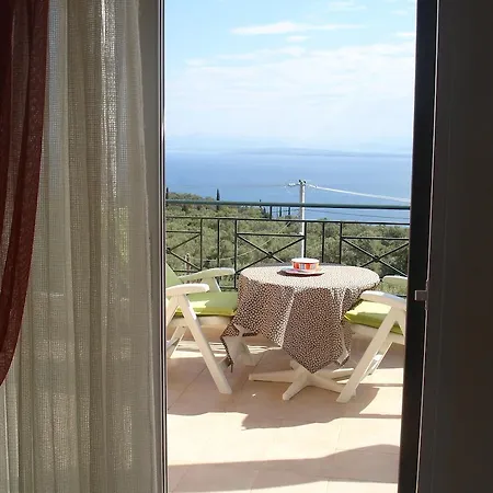 아파트 To Ampelaki