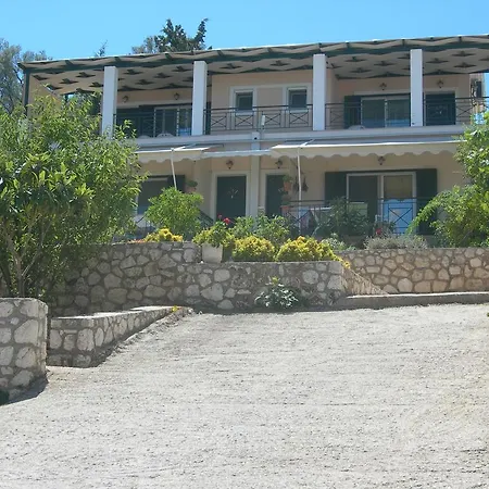 To Ampelaki * Tsoukaládhes