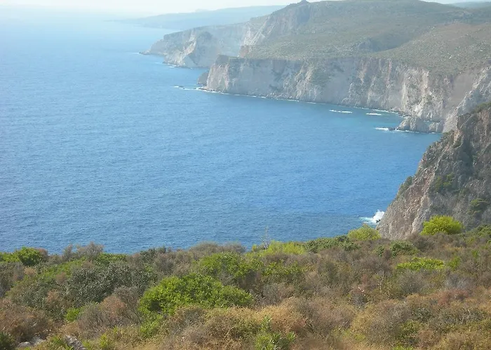 To Ampelaki * Tsoukaladhes