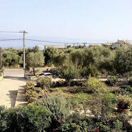 To Ampelaki * Tsoukaládhes