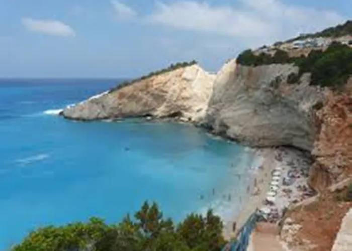 To Ampelaki Tsoukaládhes