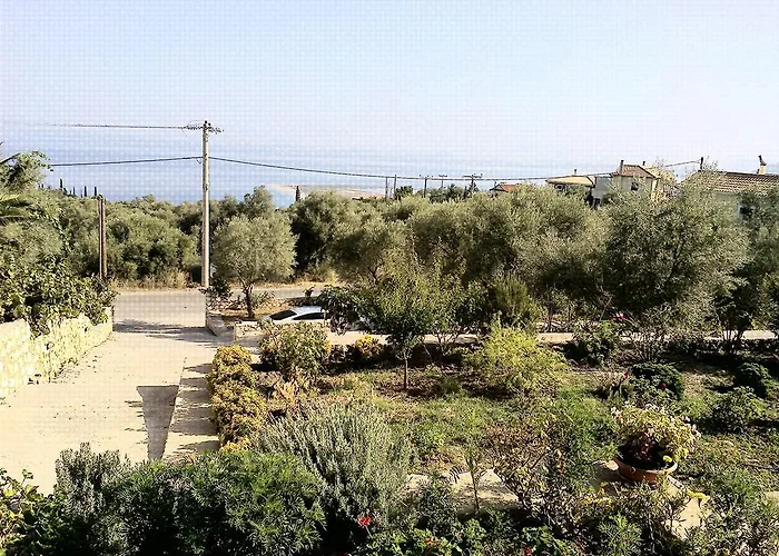 To Ampelaki * Tsoukaladhes