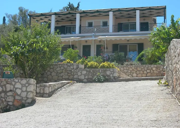 To Ampelaki * Tsoukaladhes